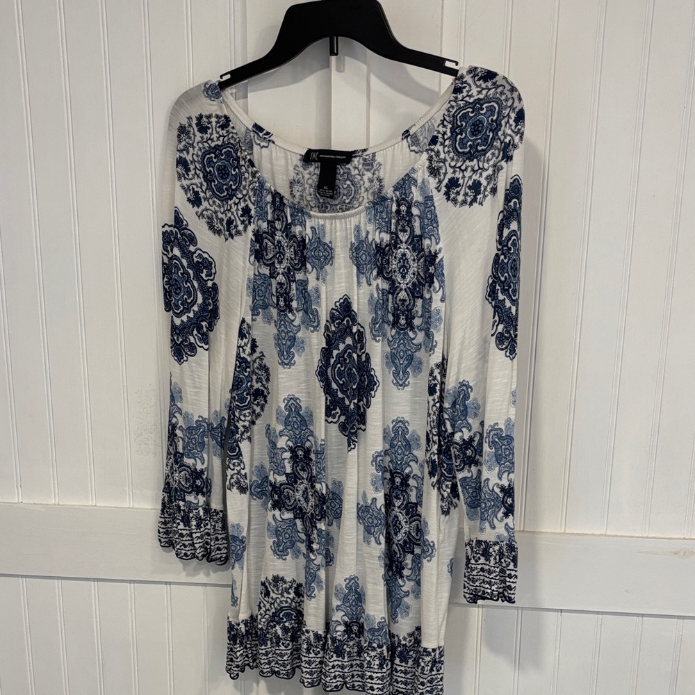 INC Blue & White Patterned, long sleeve scoop neck top size XL